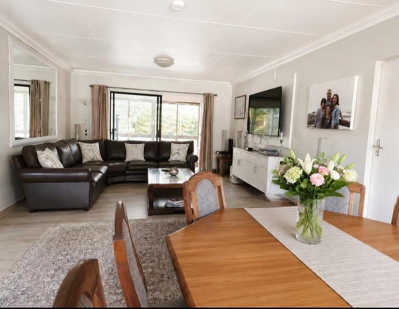 4 Bedroom Property for Sale in Hartenbos Heuwels Western Cape